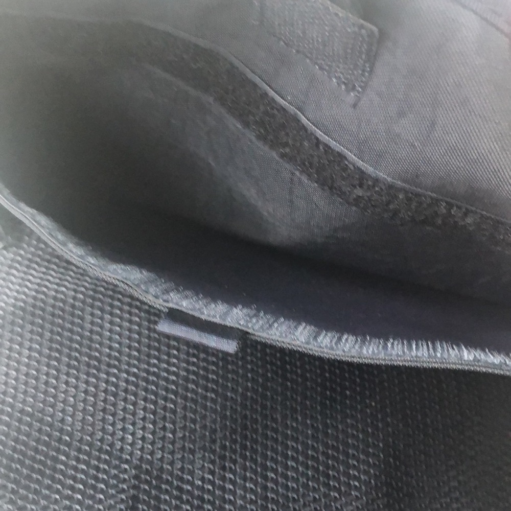 Escada Pour Homme Travel Bag - Picture 6 of 12